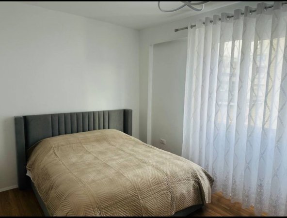 Tirane, jepet me qera apartament 3+1 Kati 6, 800 € 