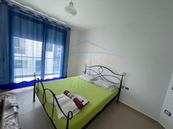 Tirane, jepet me qera apartament 1+1+Ballkon Kati 2, 63 m² 550 € (liqeni i thate)