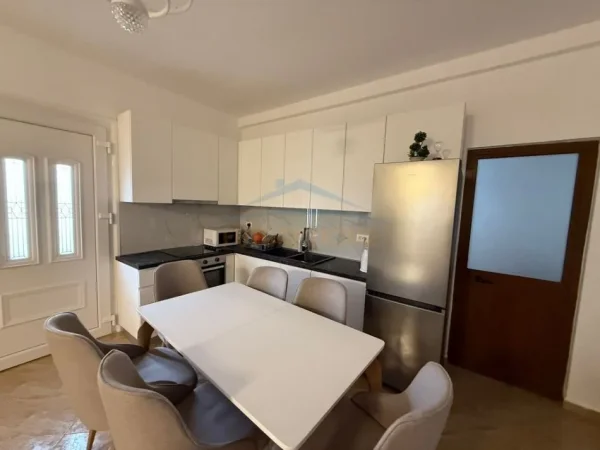 Qera , Shtëpi Private 2+1, Lunder , Tirane 700 €