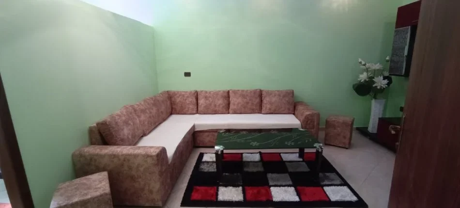 Tirane, jepet me qera apartament 1+1 Kati 2, 300 € 