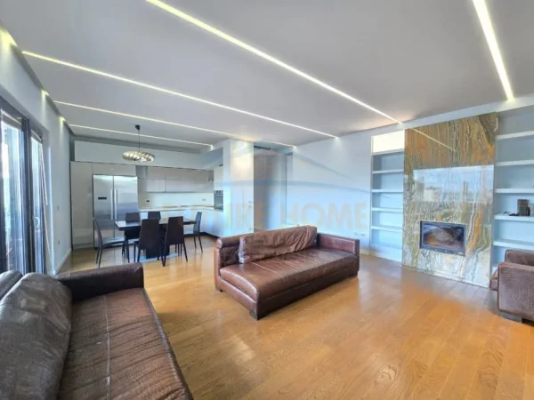 SHITET APARTAMENT 2+1+2 POSTE PARKIMI NE QENDER