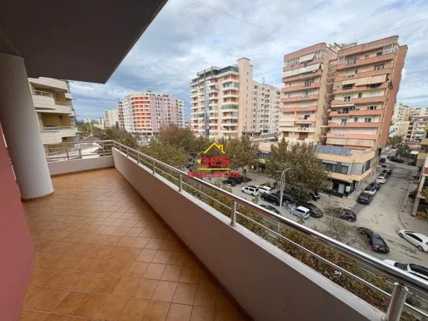 Vlore, shitet apartament 1+1+Ballkon Kati 5, 110 m² (Rruga Kosova)