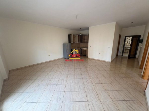 Vlore, shitet apartament 1+1+Ballkon Kati 5, 110 m² (Rruga Kosova)