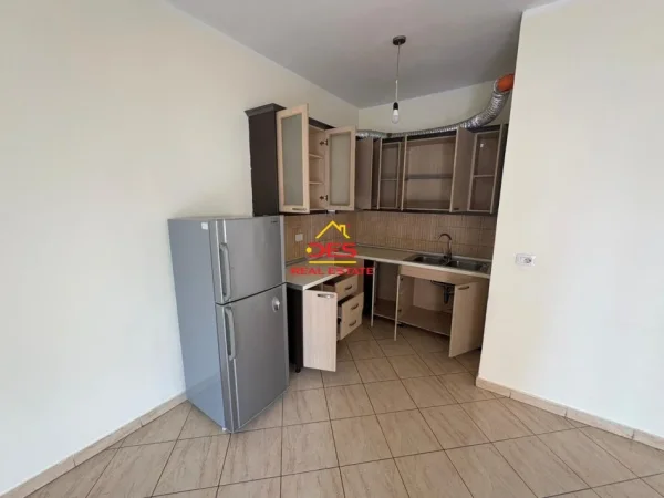 Vlore, shitet apartament 1+1+Ballkon Kati 5, 110 m² (Rruga Kosova)
