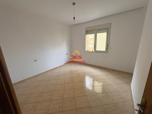 Vlore, shitet apartament 1+1+Ballkon Kati 5, 110 m² (Rruga Kosova)
