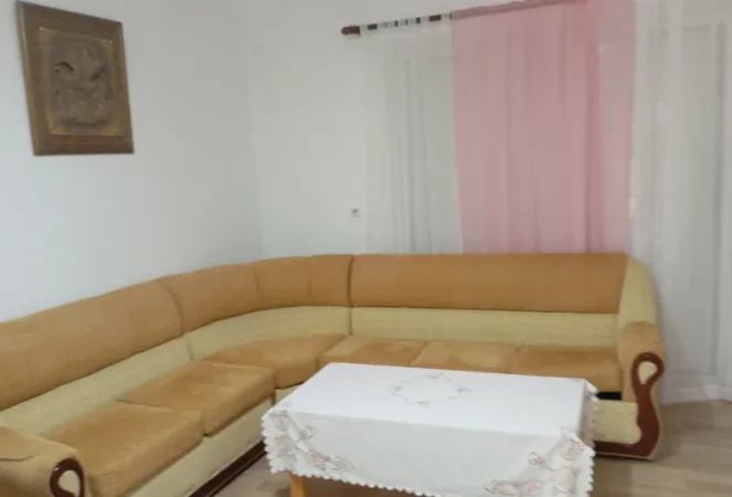 Tirane, jepet me qera Vile 2+1 Kati 3, 80 m² 400 € (fresk)