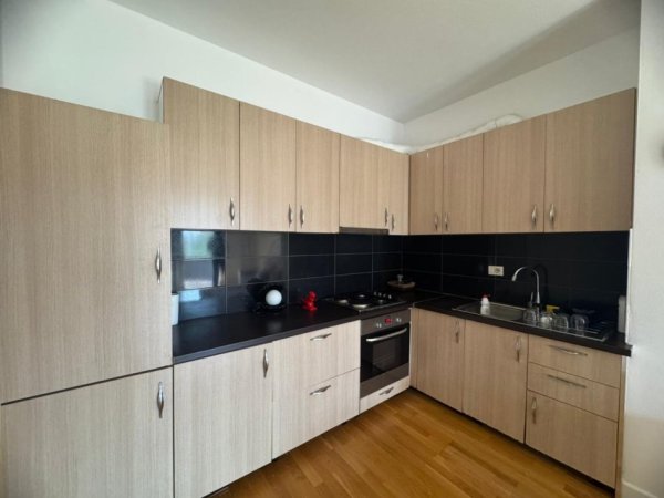 Tirane, jepet me qera apartament 2+1+Ballkon Kati 4, 116 m² 600 € (Astir)