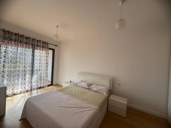 Tirane, jepet me qera apartament 2+1+Ballkon Kati 4, 116 m² 600 € (Astir)
