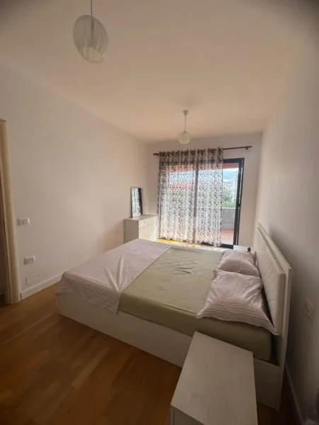 Tirane, jepet me qera apartament 2+1+Ballkon Kati 4, 116 m² 600 € (Astir)