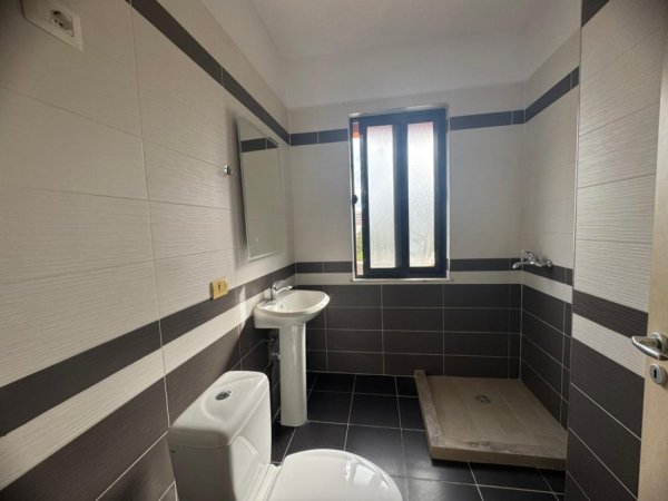 Tirane, jepet me qera apartament 2+1+Ballkon Kati 4, 116 m² 600 € (Astir)