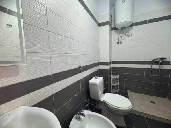 Tirane, jepet me qera apartament 2+1+Ballkon Kati 4, 116 m² 600 € (Astir)