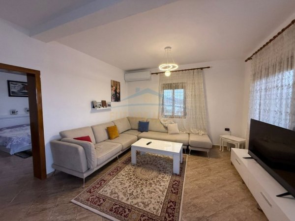 Tirane, jepet me qera shtepi 2+1 , 700 € (Lunder)