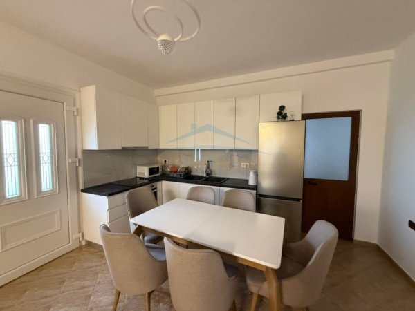 Tirane, jepet me qera shtepi 2+1 , 700 € (Lunder)