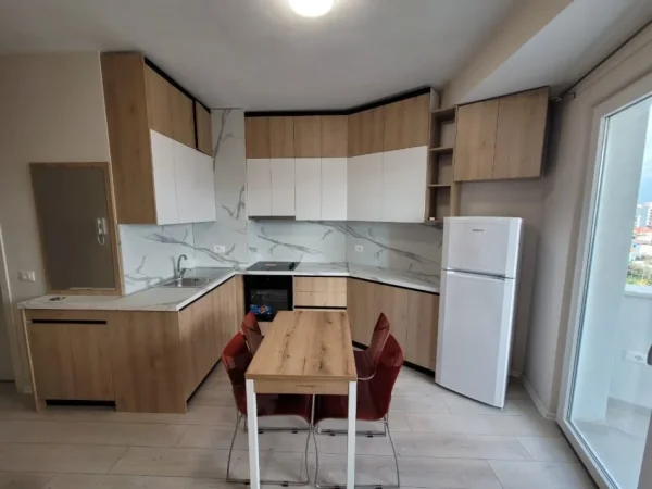 Tirane, jepet me qera apartament 1+1 Kati 7, 600 € 