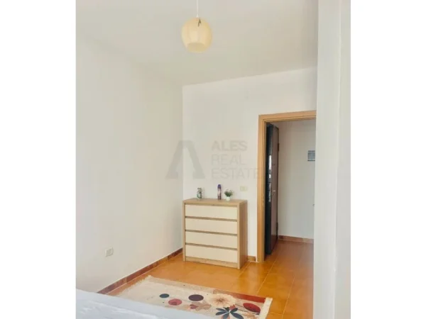 Tirane, jepet me qera apartament 1+1 Kati 7, 76 m² 450 € (astir)