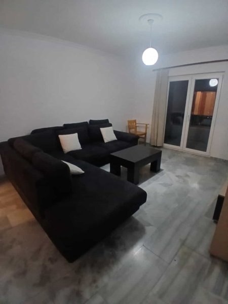 Tirane, jepet me qera apartament 2+1 Kati 6, 127 m² 600 € (Rruga Lord Bajron 1)