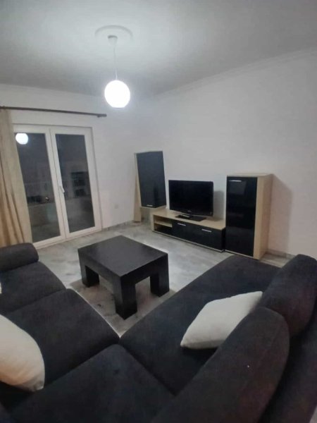 Tirane, jepet me qera apartament 2+1 Kati 6, 127 m² 600 € (Rruga Lord Bajron 1)