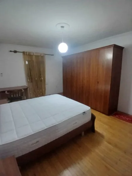 Tirane, jepet me qera apartament 2+1 Kati 6, 127 m² 600 € (Rruga Lord Bajron 1)