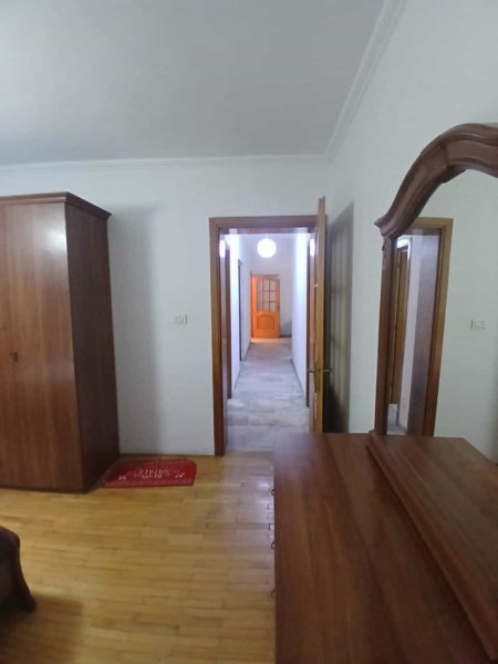 Tirane, jepet me qera apartament 2+1 Kati 6, 127 m² 600 € (Rruga Lord Bajron 1)