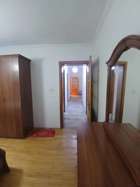 Tirane, jepet me qera apartament 2+1 Kati 6, 127 m² 600 € (Rruga Lord Bajron 1)