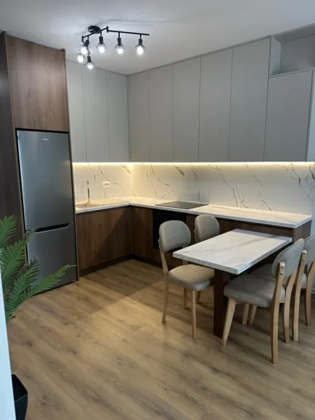 Tirane, jepet me qera apartament 2+1 Kati 8, 77 m² 1.000 € 