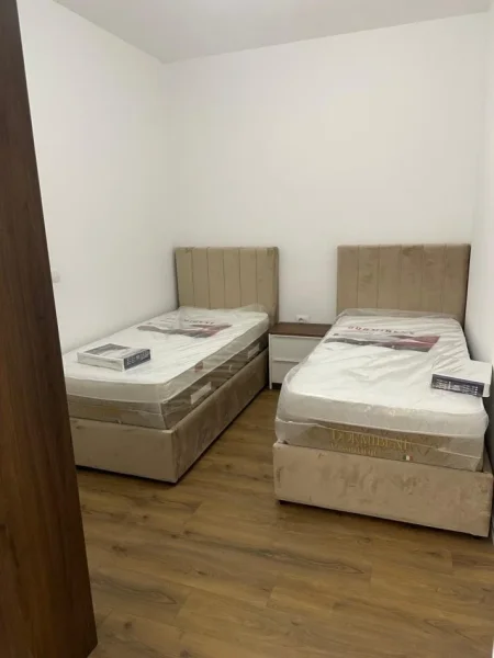 Tirane, jepet me qera apartament 2+1 Kati 8, 77 m² 1.000 € 