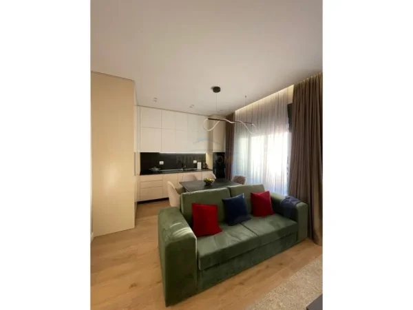 Tirane, jepet me qera apartament 1+1+Ballkon Kati 3, 70 m² 900 € (Rruga e Kosovareve)