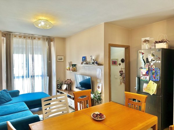 Tirane, shitet apartament 2+1+Ballkon Kati 10, 68 m² 172000 € (Rruga Artan Lenja, Kompleksi Magnet)