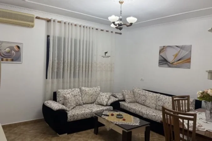 Tirane, jepet me qera apartament 2+1 Kati 8, 74 m² 600 € (PALLATI ME SHIGJETA)