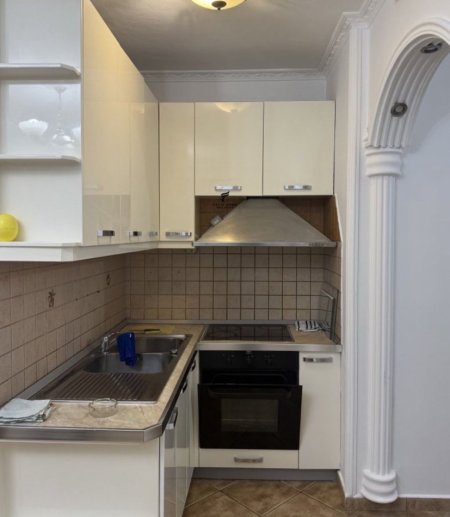 Tirane, jepet me qera apartament 2+1 Kati 8, 74 m² 600 € (PALLATI ME SHIGJETA)