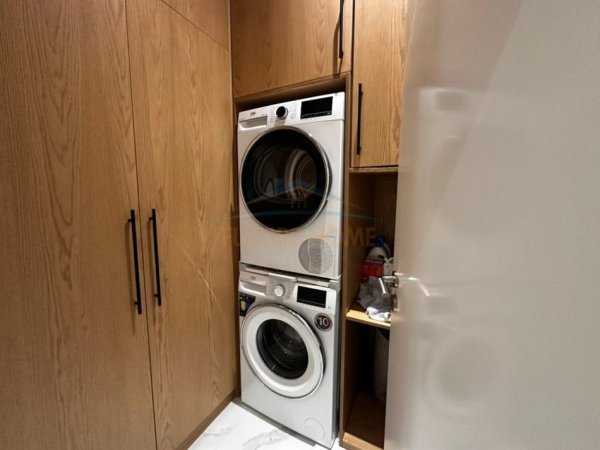 Qera, Apartament 2+1+2+3 Poste Parkimi, Liqeni i Thate, Tirane. 1,800 €