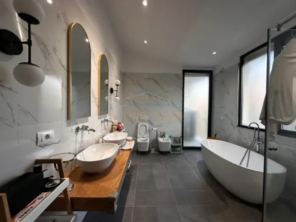 Qera, Apartament 2+1+2+3 Poste Parkimi, Liqeni i Thate, Tirane. 1,800 €