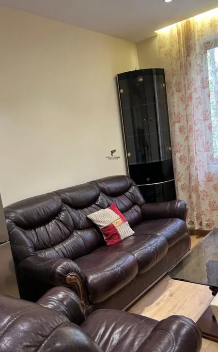 Tirane, jepet me qera apartament 2+1 Kati 4, 80 m² 550 € (VASIL SHANTO)