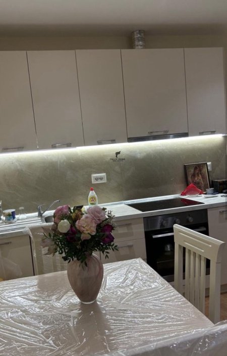 Tirane, jepet me qera apartament 2+1 Kati 4, 80 m² 550 € (VASIL SHANTO)