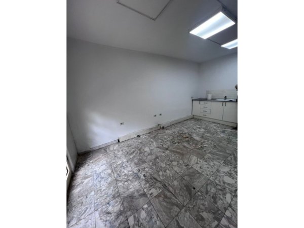 Tirane, jepet me qera zyre Kati 0, 37 m² 600 € 