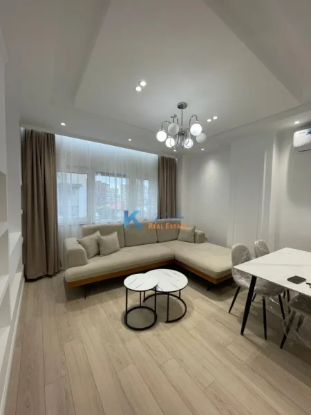 Tirane, jap me qera apartament 2+1+Ballkon Kati 3, 79 m² 1.000 € (Myslym Shyri, Rruga Him Kolli)