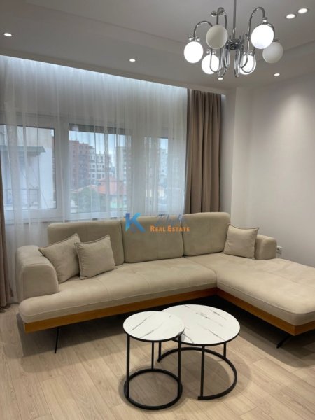 Tirane, jap me qera apartament 2+1+Ballkon Kati 3, 79 m² 1.000 € (Myslym Shyri, Rruga Him Kolli)