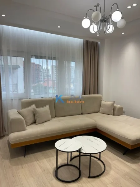 Tirane, jap me qera apartament 2+1+Ballkon Kati 3, 79 m² 1.000 € (Myslym Shyri, Rruga Him Kolli)