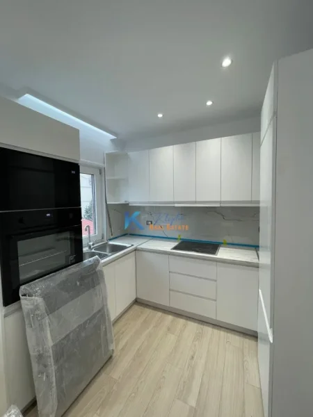 Tirane, jap me qera apartament 2+1+Ballkon Kati 3, 79 m² 1.000 € (Myslym Shyri, Rruga Him Kolli)