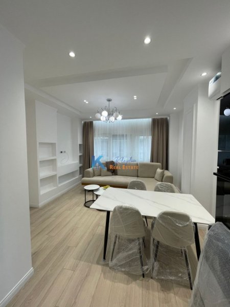 Tirane, jap me qera apartament 2+1+Ballkon Kati 3, 79 m² 1.000 € (Myslym Shyri, Rruga Him Kolli)