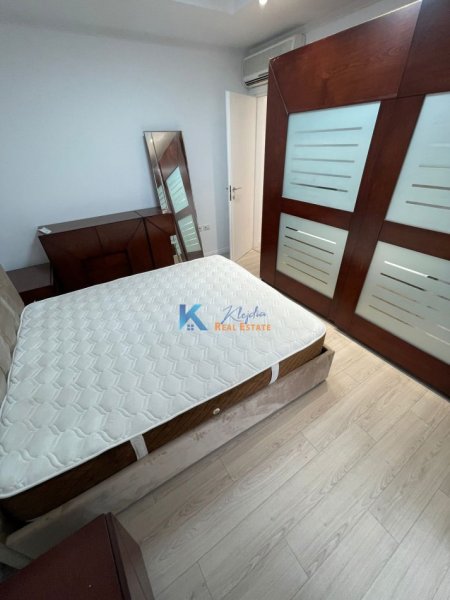 Tirane, jap me qera apartament 2+1+Ballkon Kati 3, 79 m² 1.000 € (Myslym Shyri, Rruga Him Kolli)