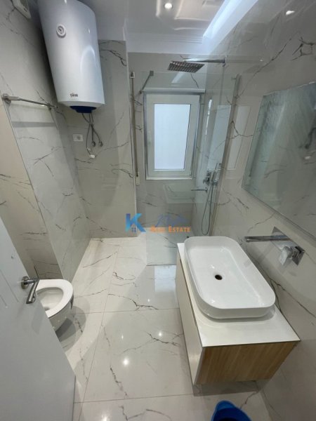Tirane, jap me qera apartament 2+1+Ballkon Kati 3, 79 m² 1.000 € (Myslym Shyri, Rruga Him Kolli)