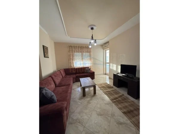 Durres, jepet me qera apartament 3+1+Ballkon Kati 4, 101 m² 