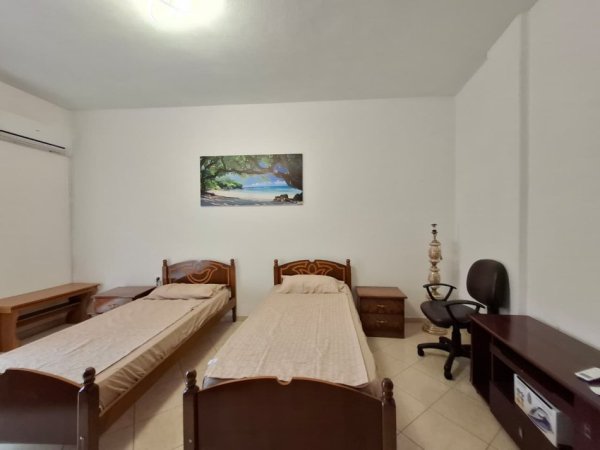 Me Qera: 2+1+2wc +2ballkone (56,000 lekë )📍Selvia/ Shkolla siri kodra ( 105m2) Rrugicë shumë e qetë.