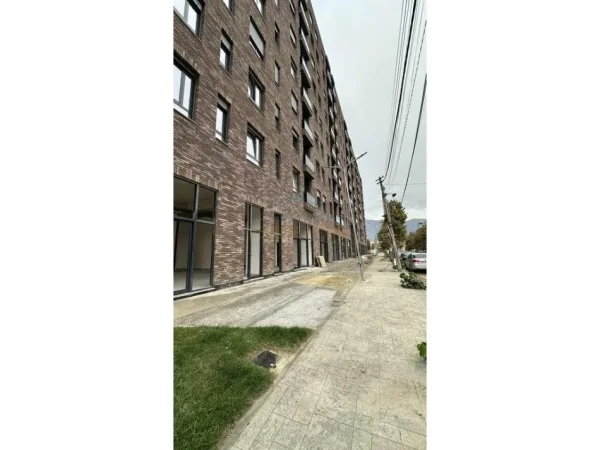 Tirane, shitet apartament 3+1 Kati 5, 121 m² 175.305 € (Rruga 5 maji)