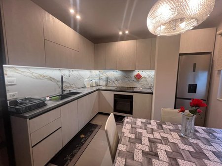 Tirane, jepet me qera apartament 1+1 Kati 11, 85 m² 1.000 € 