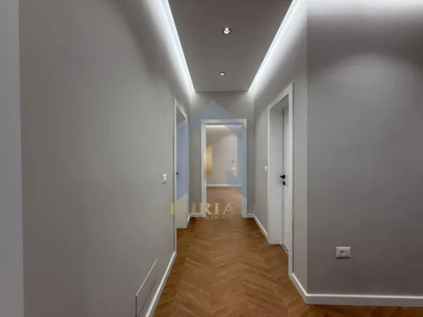 Tirane, shes apartament 2+1+Ballkon Kati 4, 90 m² 255.000 €