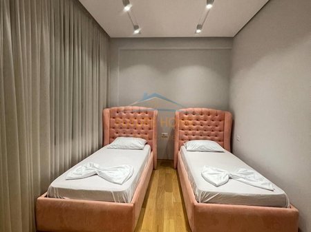 Tirane, jepet me qera apartament 2+1 Kati 5, 140 m² 1.000 € 