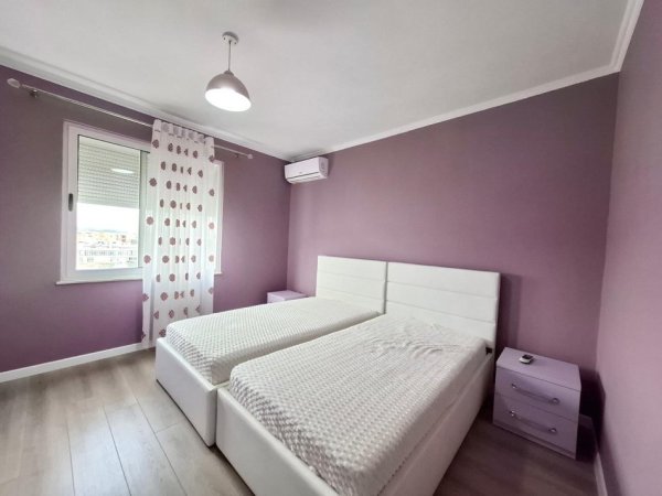 Tirane, jepet me qera apartament 2+1+Ballkon Kati 11, 105 m² 700 € (Rr.Tish dahia - Te Lulishtja)