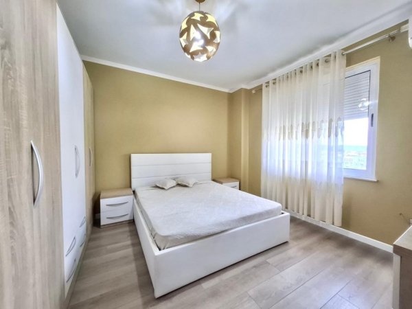 Tirane, jepet me qera apartament 2+1+Ballkon Kati 11, 105 m² 700 € (Rr.Tish dahia - Te Lulishtja)